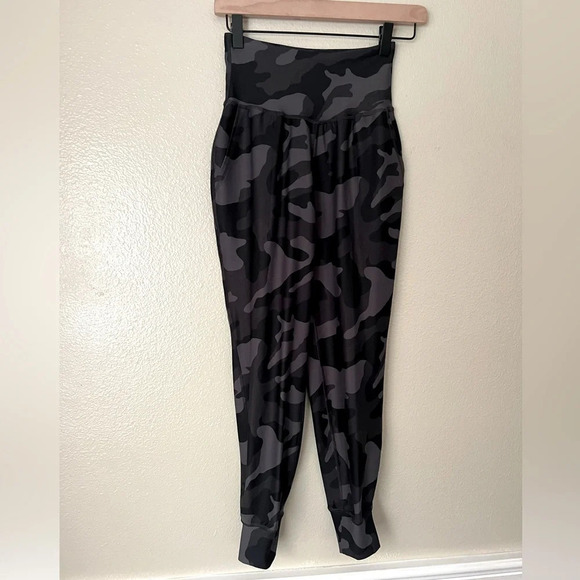 OLD NAVY Power Soft Joggers 2 for $22 ❇️ - Picture 1 of 6